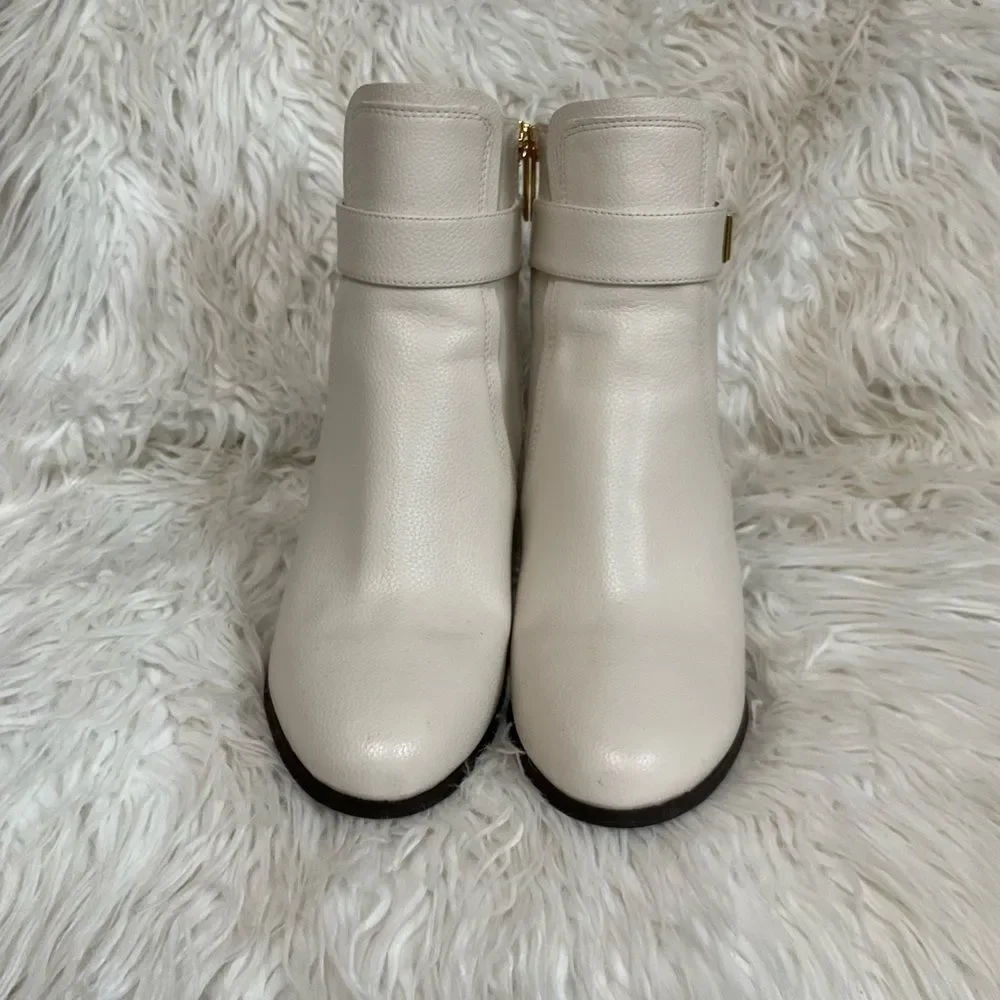 NEW MICHAEL Michael Kors Light Cream Ecru Jilly Faux Leather Ankle Boots Size 9M